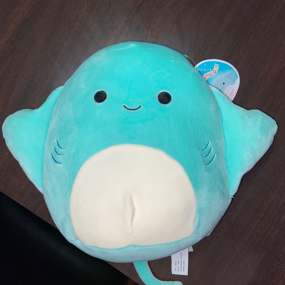 maggie the stingray squishmallow
